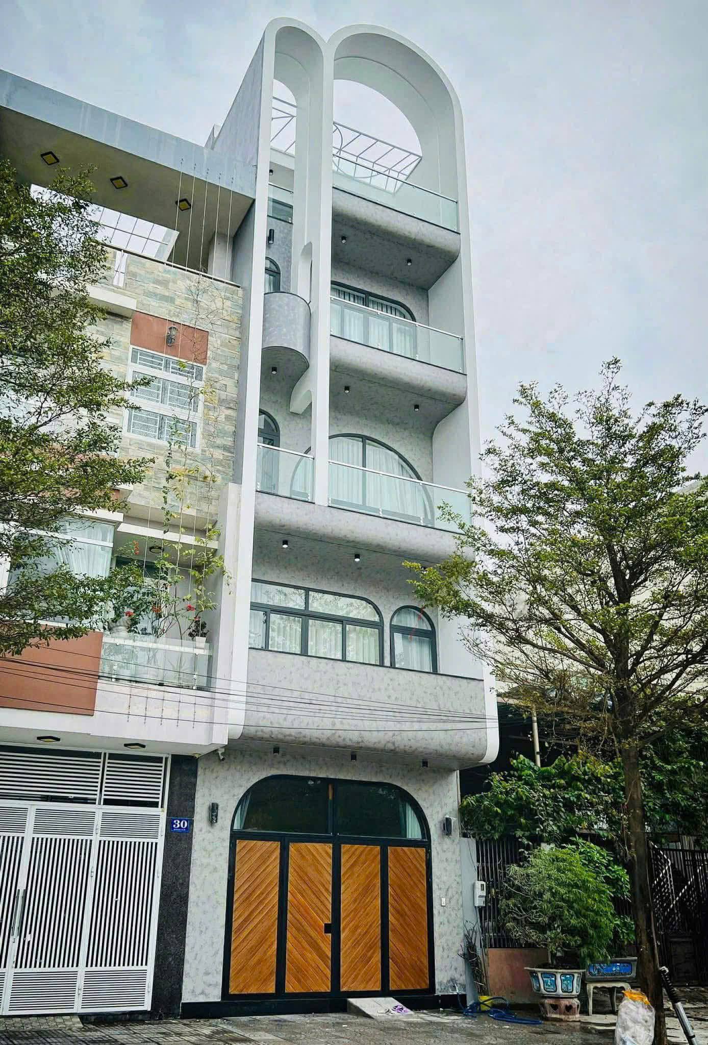 BÁN SIÊU PHẨM NHÀ 2 MẶT TIỀN BÌNH HÀ - TRUNG TÂM QUY NHƠN - GIA LAI