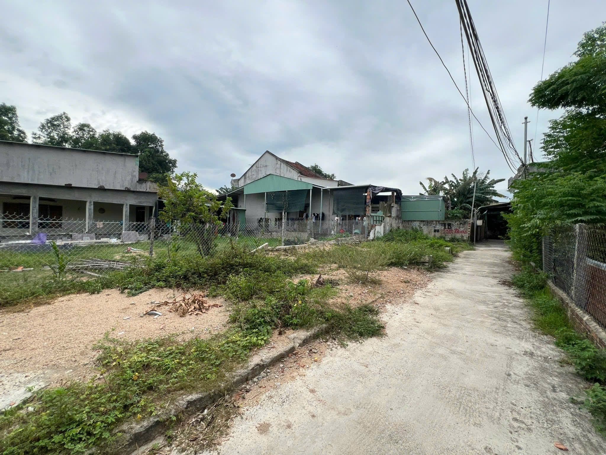 BÁN 2 LÔ ĐẤT HẺM LẠC LONG QUÂN, GẦN NGÃ BA PHÚ TÀI, QUY NHƠN.