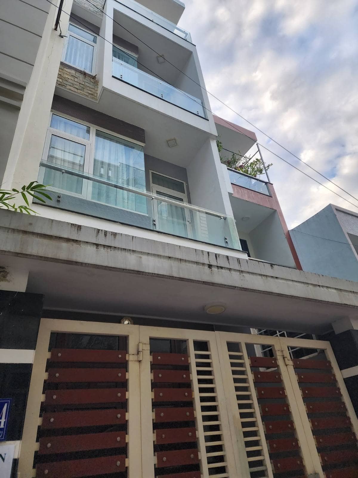 BÁN NHÀ HẺM Ô TÔ VÀNG GẦN ĐƯỜNG VÕ VĂN DŨNG - TRUNG TÂM QUY NHƠN