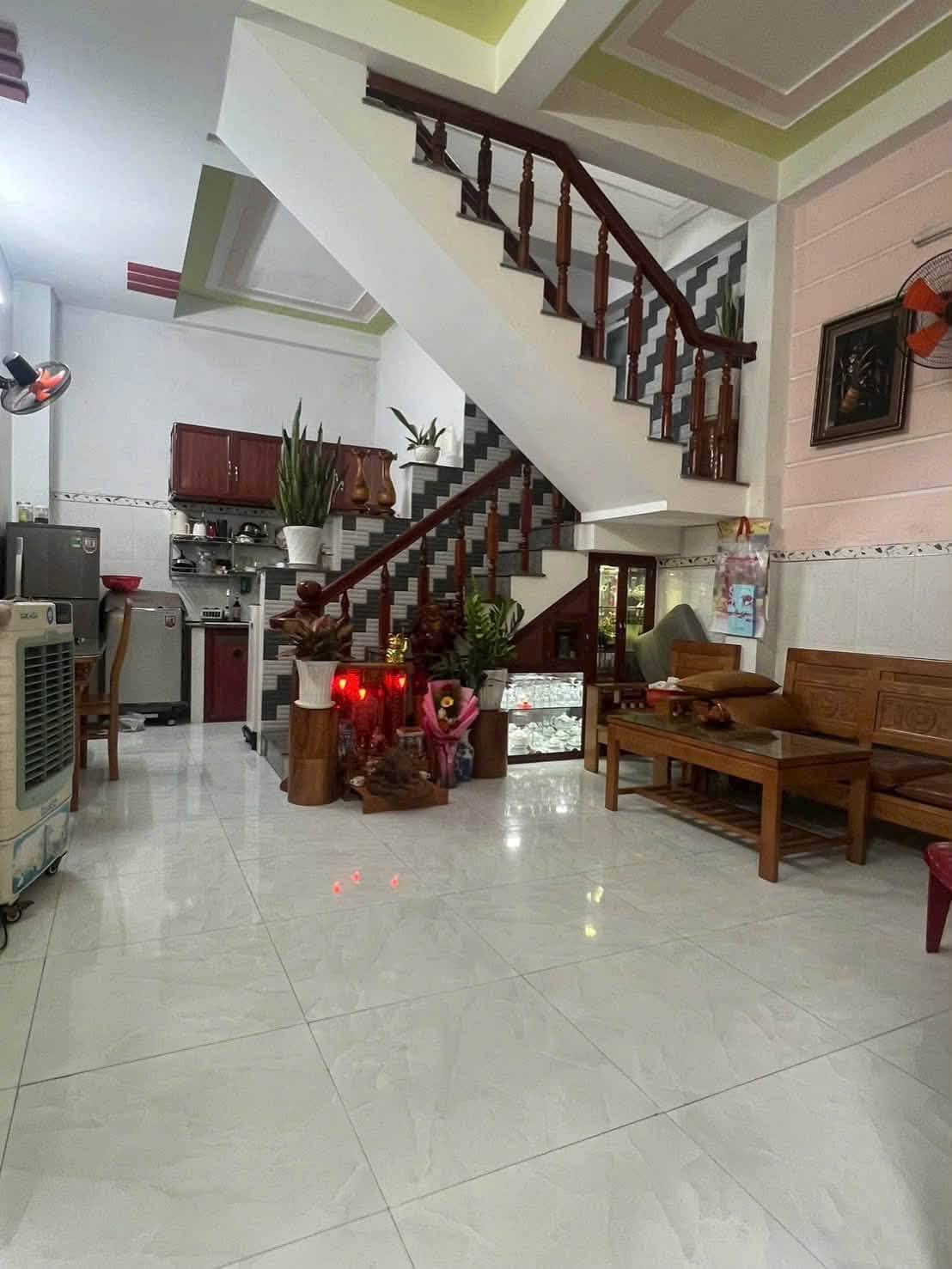 BÁN NHÀ 2 TẦNG HẺM CẠN KHU GARA QUYỀN - QUY NHƠN