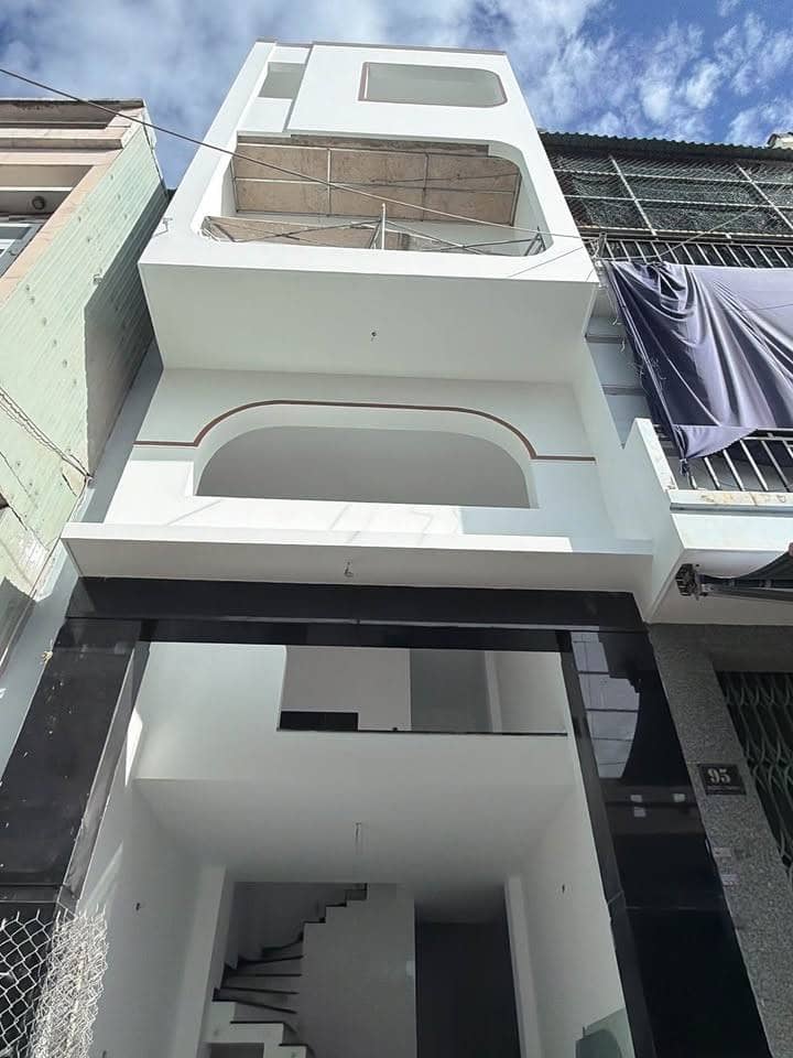 CẦN BÁN NHÀ MẶT TIỀN PHƯỜNG ĐỐNG ĐA ĐANG TRONG QUÁ TRÌNH HOÀN THIỆN