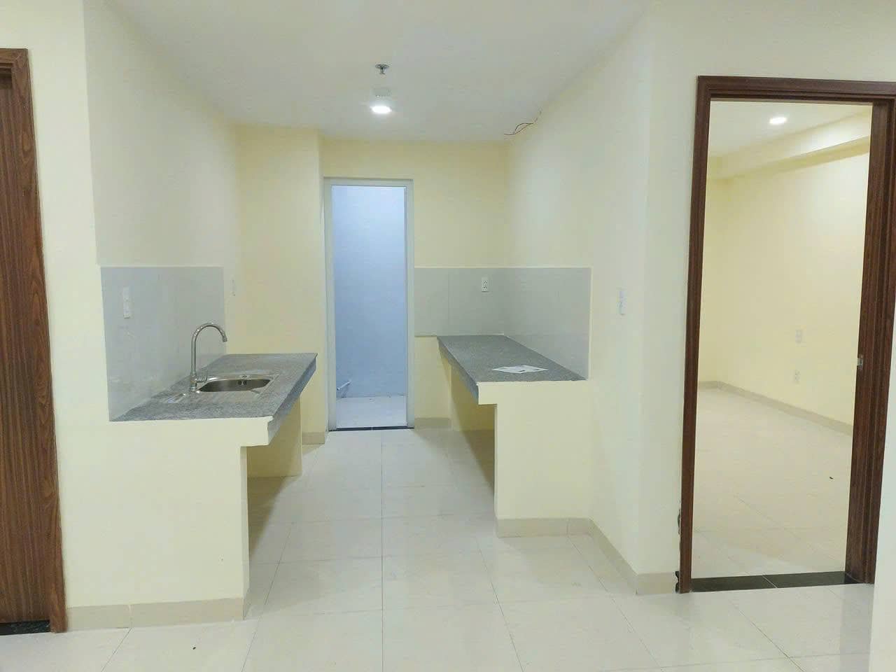 CHO THUÊ CĂN XUÂN THỦY LOCK C KHÔNG NỘI THẤT