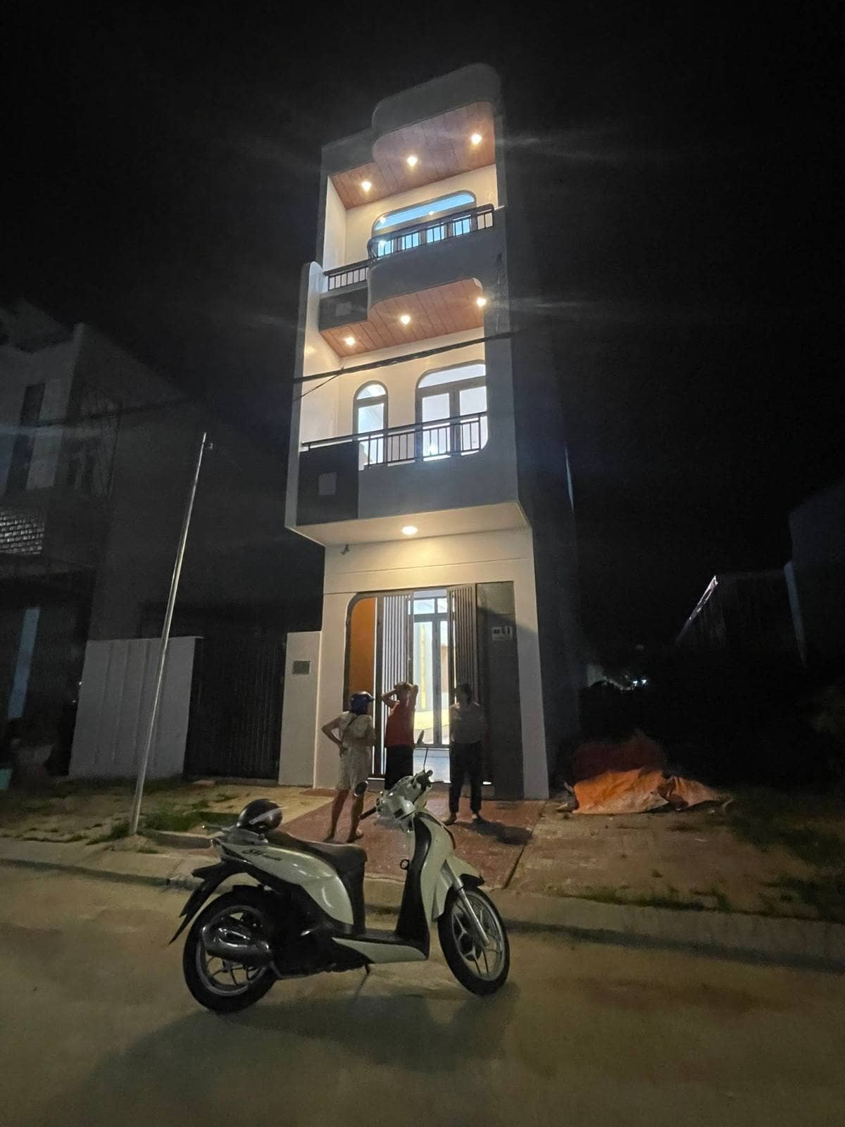 CẦN BÁN NHÀ 3 TẦNG SIÊU PHẨM HÀ THANH 2 ĐỐI DIỆN CÔNG VIÊN.