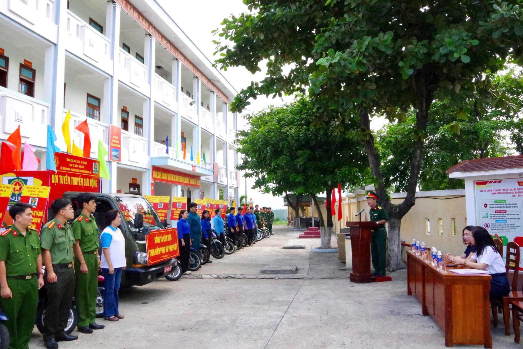 PHƯỜNG QUY NHƠN PHỐI HỢP LỮ ĐOÀN 683 TỔ CHỨC TUYÊN TRUYỀN PHÁP LUẬT LƯU ĐỘNG TRÊN ĐỊA BÀN