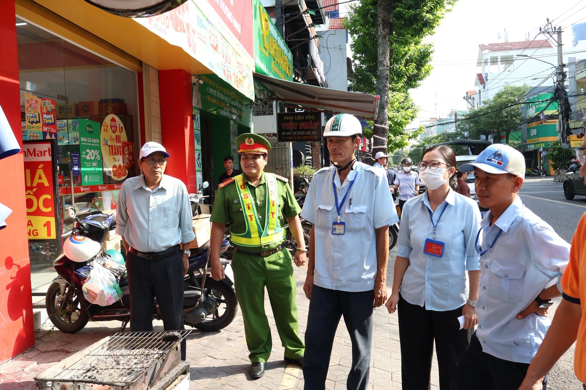 Phường Quy Nhơn Nam ra quân chấn chỉnh trật tự đô thị trên các tuyến đường văn minh